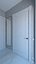 Luxuriöses Wohnzimmer mit dekorativer Wand