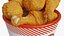 Realistischer Eimer mit frittiertem Hähnchen