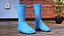 Lange Socken blau auf dem Fuß stehend