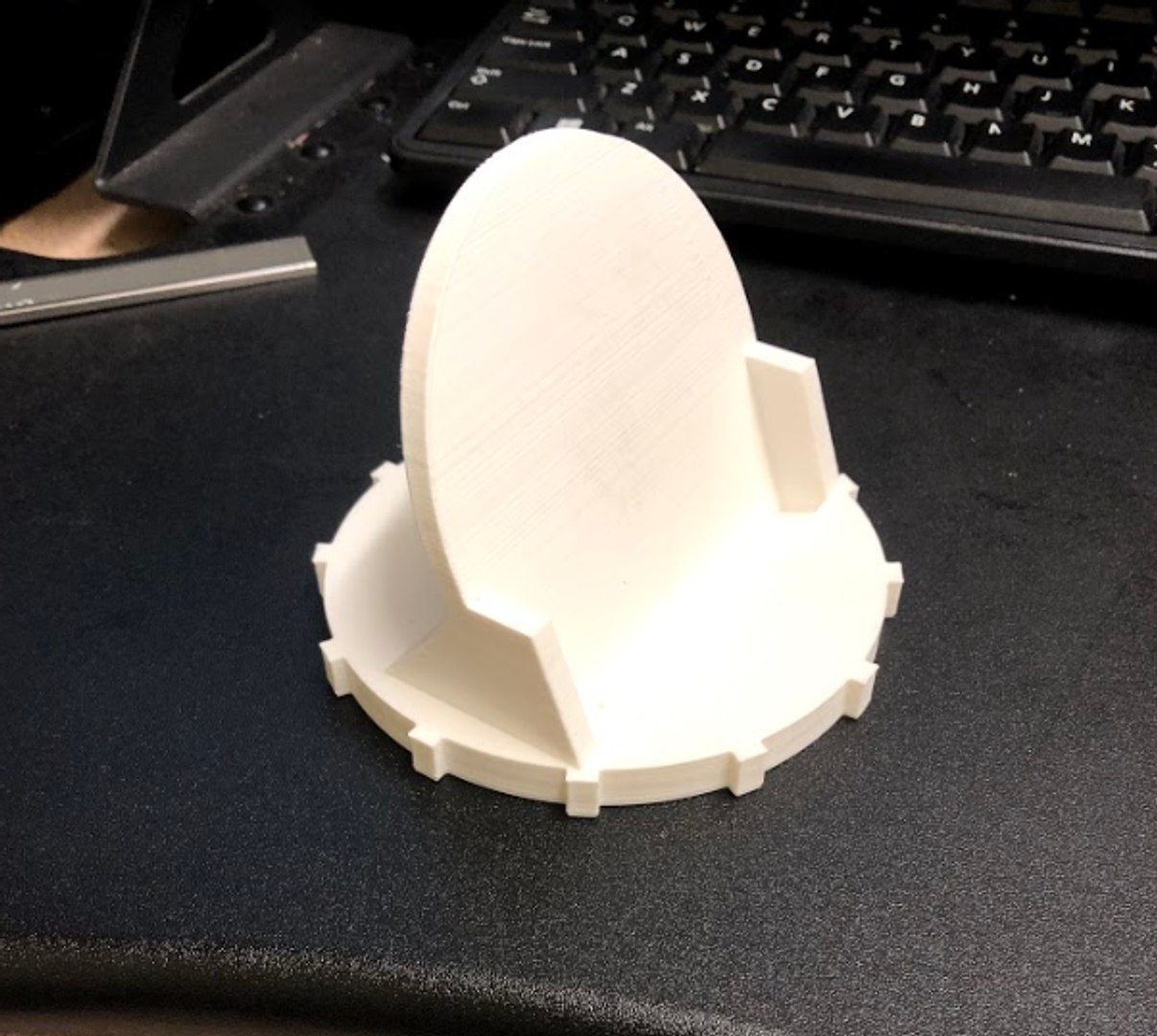 3D phone stand work desk model https://p.turbosquid.com/ts-thumb/jo/VZYnMd/dFzOvuK5/capture/png/1587653040/1920x1080/fit_q87/beb4a2d04a8a6d5bdf15af2ea020066c85a15531/capture.jpg