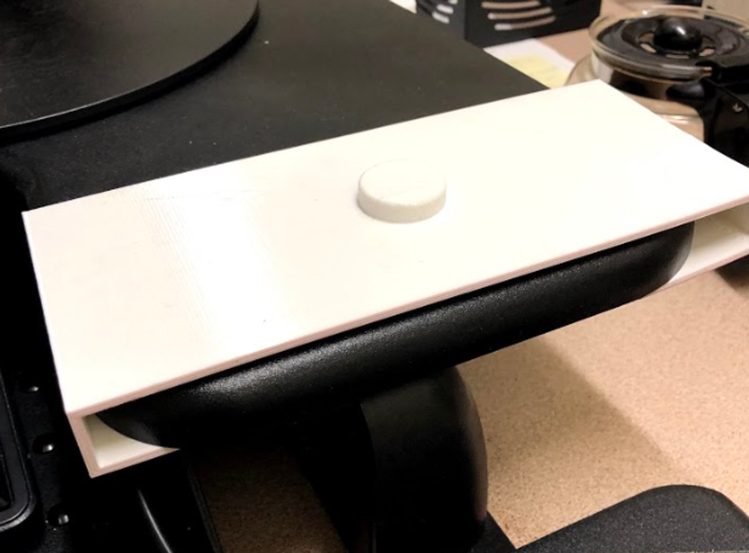 3D phone stand work desk model https://p.turbosquid.com/ts-thumb/jo/VZYnMd/qHgF6Mem/capture3/png/1587653058/1920x1080/fit_q87/af2aeb6b9b1fc0d34ef23281763397af4979e4b9/capture3.jpg