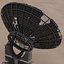 Grande parabola satellitare rovinata
