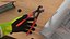Glasfliesenzange in der Hand
