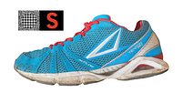 Sports shoes
