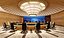 Elegante sala de juntas corporativa con mesa circular