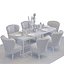 Mesa de restaurante de lujo con sillón Clark y decoración.