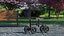 Schwarzer Knie-Scooter manipuliert