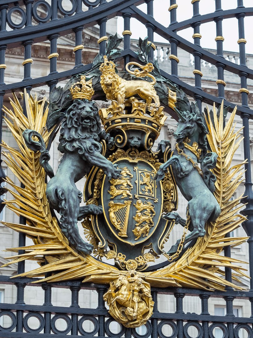 Buckingham Palace Coat of Arms 3D model https://p.turbosquid.com/ts-thumb/rh/epBWa9/QK/photo_ref/jpg/1662658425/1920x1080/fit_q87/51c87f538e194587cf89a7b51e8cc3564f224bd6/photo_ref.jpg