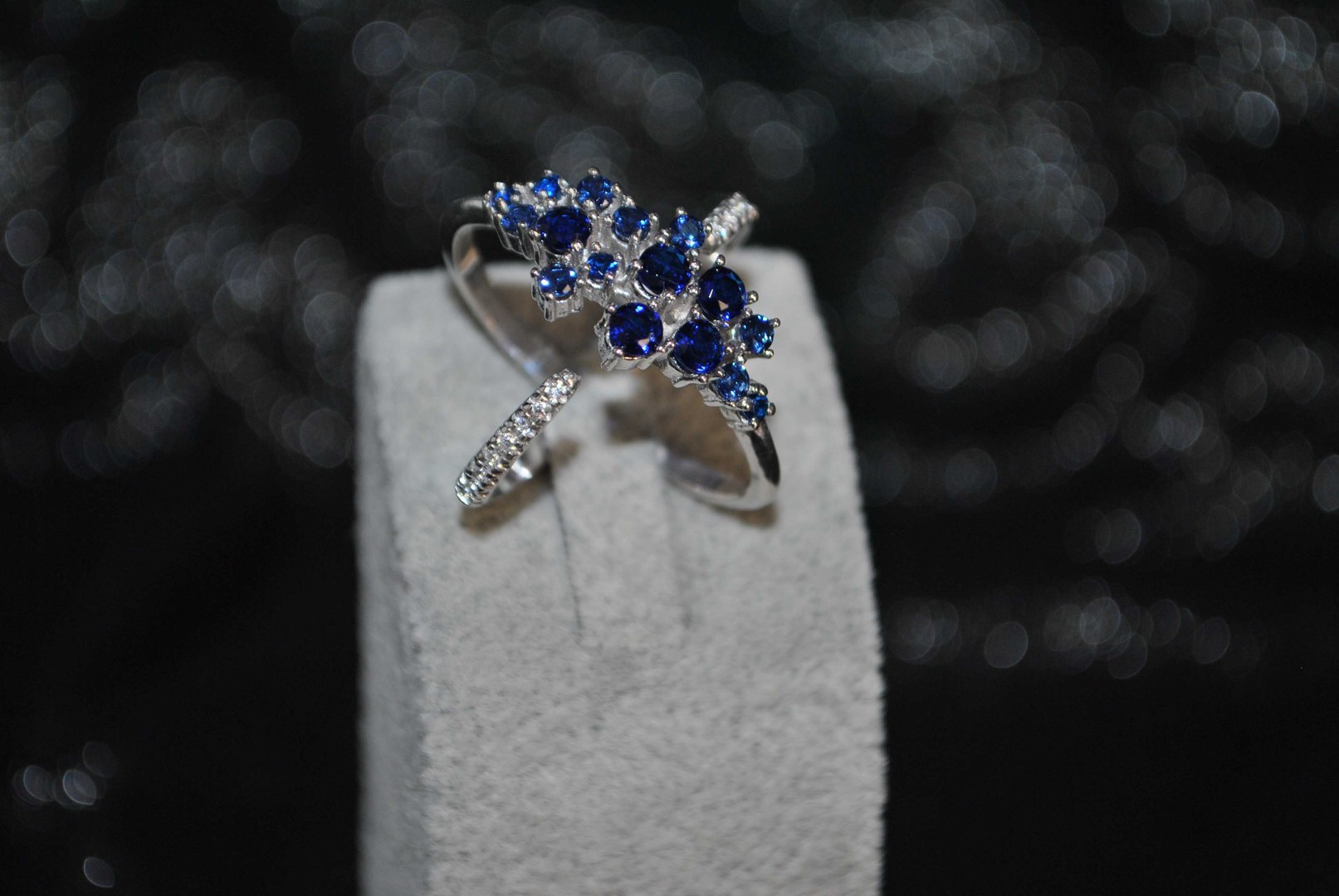 gems ring 7 3D model https://p.turbosquid.com/ts-thumb/tk/ynxIA4/w7SMWIRt/64/jpg/1512363540/1920x1080/fit_q87/b604e8b06714a432d8398587e65338ce3006b28d/64.jpg
