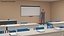 Interior de sala de aula moderna com projetor e monobloco de mesa