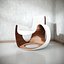 Silla curvada de madera blanca