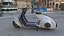 Futuristischer blauer Elektroroller Vespa 98 mit eingeschaltetem Licht