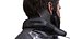 Homme en vêtements futuristes