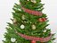 Geschmückter Weihnachtsbaum mit Geschenkboxen im Weidenkorb