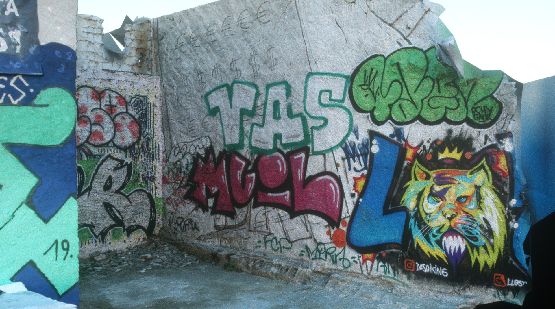 3D alley el carmen valencia model https://p.turbosquid.com/ts-thumb/vU/39eblR/EEyJcWl4/thumb4/png/1566751401/1920x1080/fit_q87/190651810435d781c83780a3e1ba250cc25777fe/thumb4.jpg