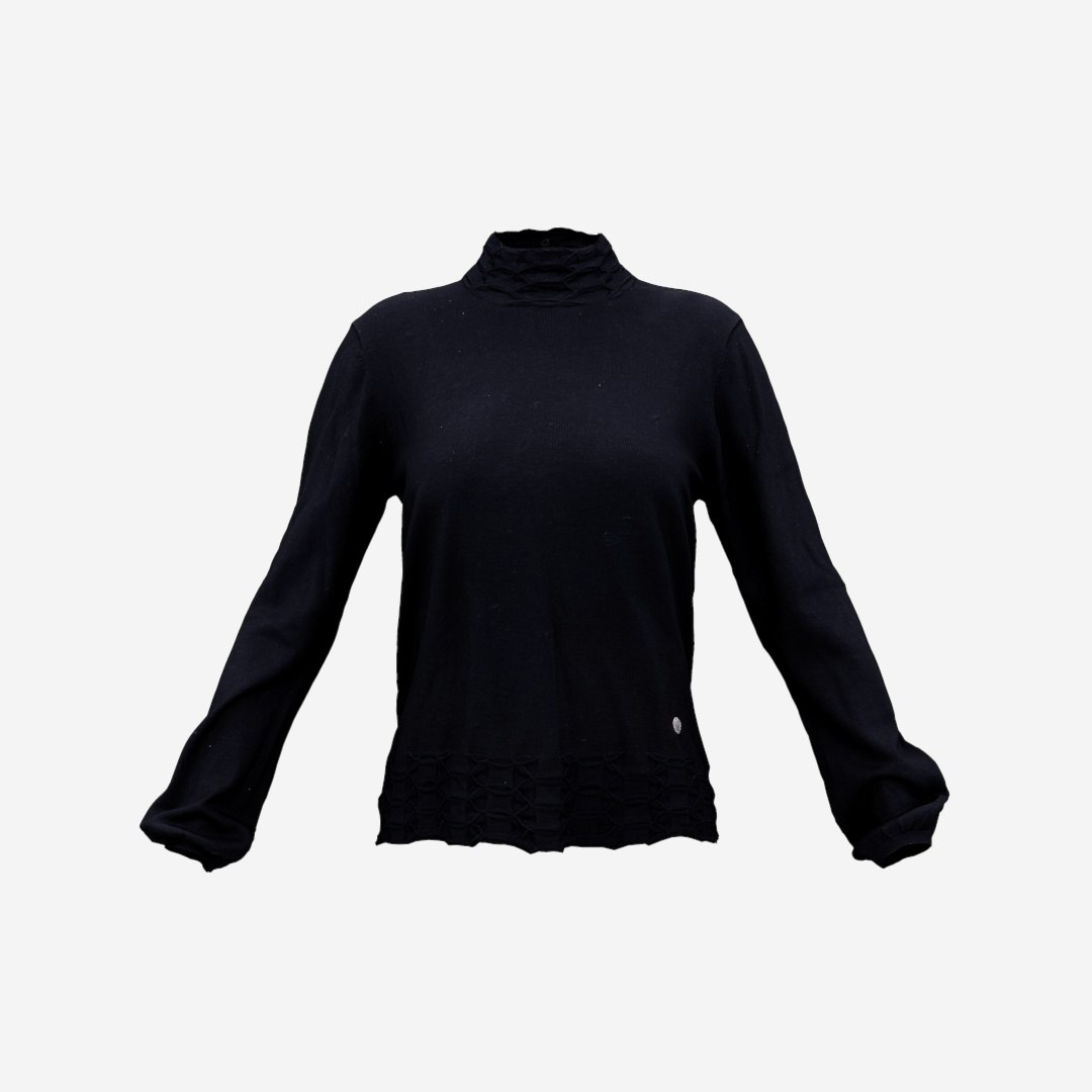 3D 36 clothing decorations model https://p.turbosquid.com/ts-thumb/vt/hXYUyw/2x3oJE4S/polygonalminiatures3dclothingtopneckbuttondarktop_00000/jpg/1596380103/1920x1080/fit_q87/3ba61ec75faa66dcf27e6450ba0d8fdfb8438912/polygonalminiatures3dclothingtopneckbuttondarktop_00000.jpg