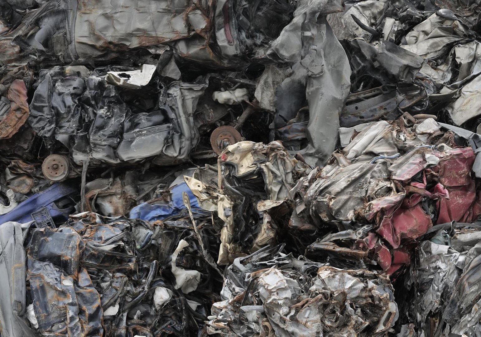 3D Crushed cars  heap Industrial Garbage Heap https://p.turbosquid.com/ts-thumb/wP/raLRkf/8N/5645645676/jpg/1716533383/1920x1080/fit_q87/dbc7d47244a8a65444e3be656efda3eb1bc4c9f8/5645645676.jpg