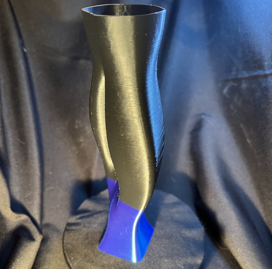 Open Center Vase model https://p.turbosquid.com/ts-thumb/xU/fAK37Y/6j/img_4695/jpg/1750358412/1920x1080/fit_q87/3984a23031f6694456a646c96355af7345494eee/img_4695.jpg