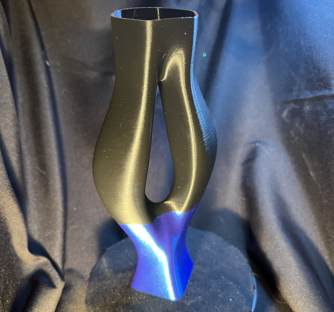 Open Center Vase model https://p.turbosquid.com/ts-thumb/xU/fAK37Y/rV/img_4697/jpg/1750358411/1920x1080/fit_q87/57dc053ceb233a952f6a586a1e592751fa595245/img_4697.jpg
