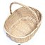 Cesta de mimbre con manzanas