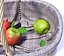 Cesta de mimbre con manzanas