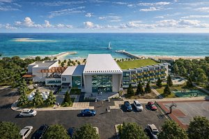 Modern  Hotel Resort Revit Architecture Project Model